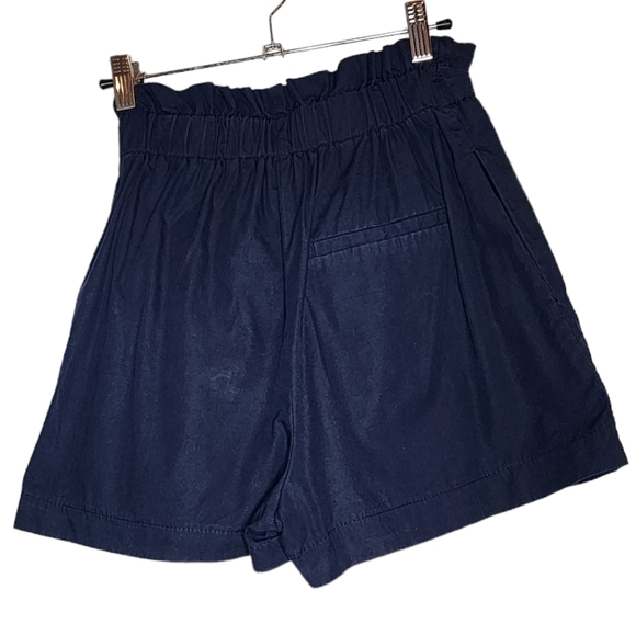 Zara highrise pleated navy shorts with pockets. - Picture 5 of 10